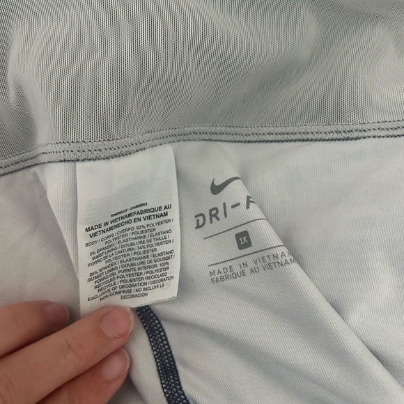 Nike Dri-Fit Cropped Leggings Women’s 1X Grey White Stripe Pocket Drawstring - Picture 4 of 8